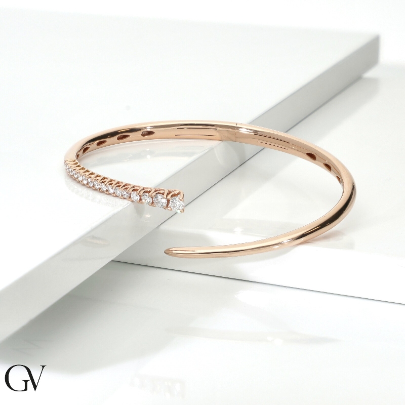 Brazalete semirrígido en oro rosa con diamantes Brazalete semirrígido en oro rosa con diamantes