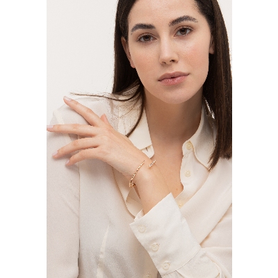 Brazalete semirrígido en oro rosa con diamantes