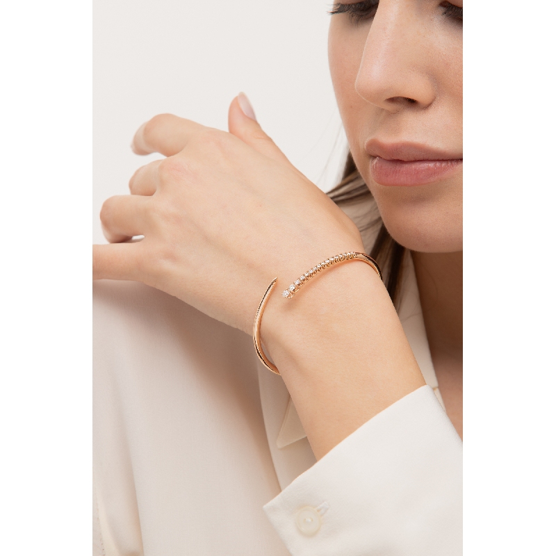 Brazalete semirrígido en oro rosa con diamantes Brazalete semirrígido en oro rosa con diamantes