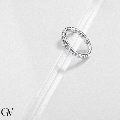 Anillo encaje calado en oro blanco 18k con diamantes