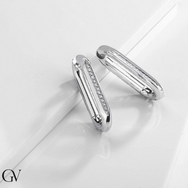 Pendientes en oro blanco de 18k con diamantes  Pendientes en oro blanco de 18k con diamantes