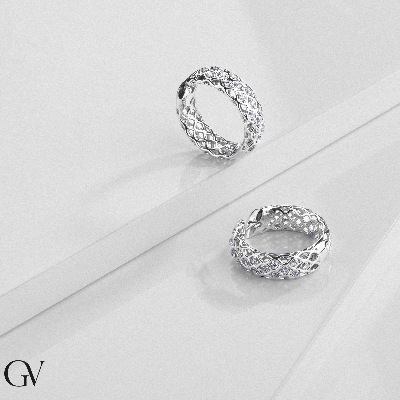 Pendientes de aro en oro blanco 18k con efecto red y diamantes