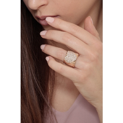 Anillo banda flexible en oro rosa 18k corazón en pavé diamantes