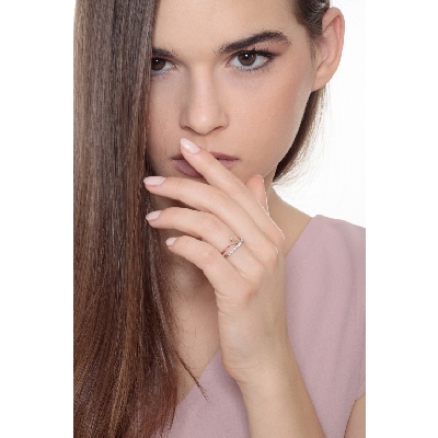 Anillo doble fila en oro blanco y rosa con corazón y diamantes