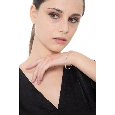 Pulsera rígida de oro blanco de 18 quilates con diamantes