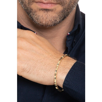 Brazalete hombre rígido en oro amarillo 18k con diamantes negros