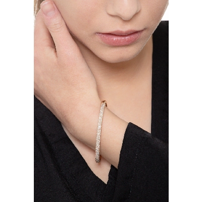 Pulsera rígida de oro rosa de 18 quilates con pavé de diamantes