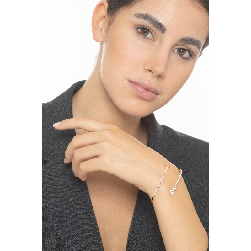 Pulsera Semi Rígida en Oro Rosa 18K con Corazones Diamantes y Zafiros Rosas