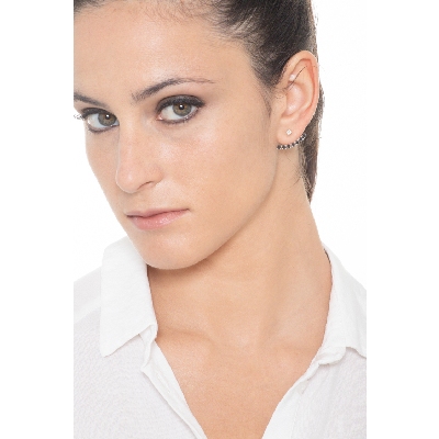 Pendiente individual en oro blanco de 18k con 6 diamantes 