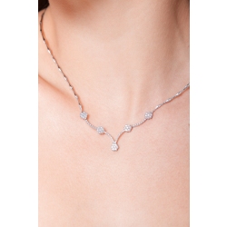 Collar semirrígido en oro blanco 18k con diamantes en forma de 5 flores 2