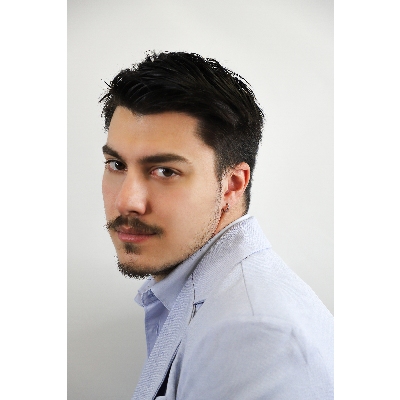 Pendiente de aro único en oro blanco de 18k y diamantes