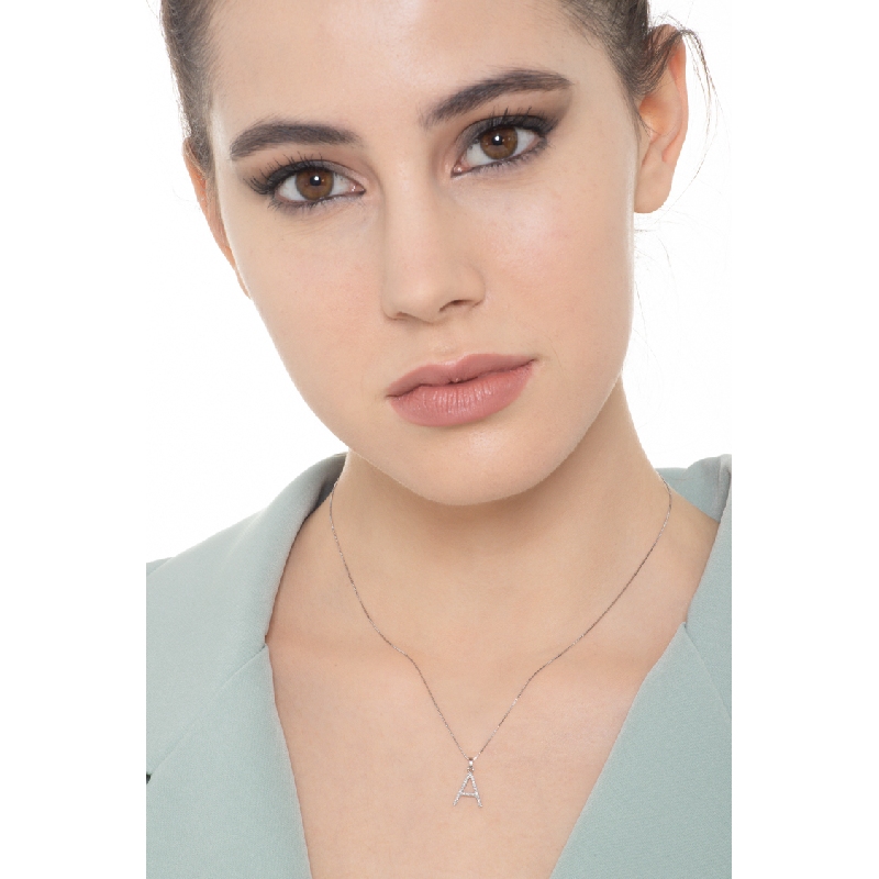 Collar con letra colgante A oro y diamantes Collar con letra colgante A oro y diamantes