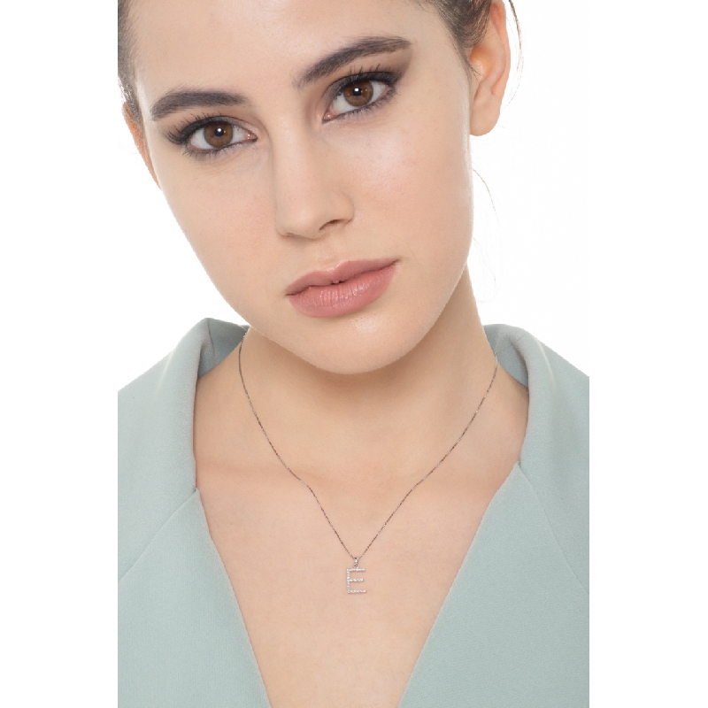 Collar con letra colgante E oro y diamantes