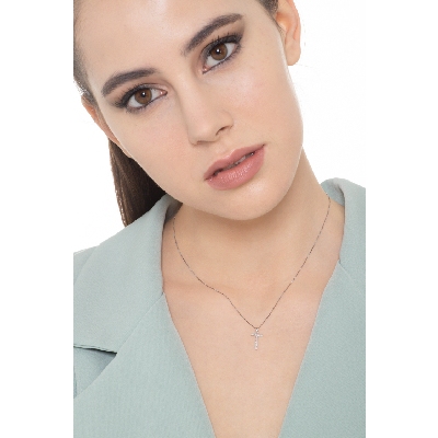 Collar con letra T oro blanco  y diamantes