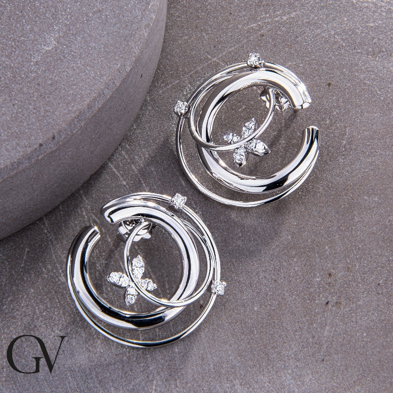 Pendientes en oro blanco de 18 quilates con diamantes  Pendientes en oro blanco de 18 quilates con diamantes