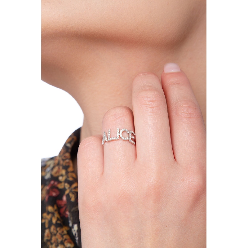 Anillo de oro con el nombre de ALICE en diamantes Anillo de oro con el nombre de ALICE en diamantes