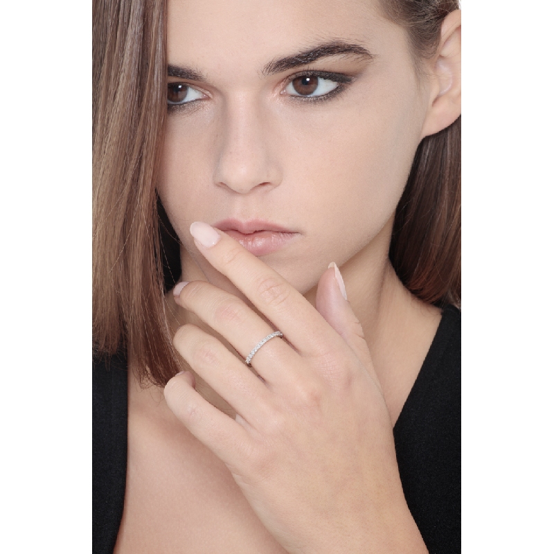 Anillo alianza en oro blanco de 18 quilates con diamantes Anillo alianza en oro blanco de 18 quilates con diamantes