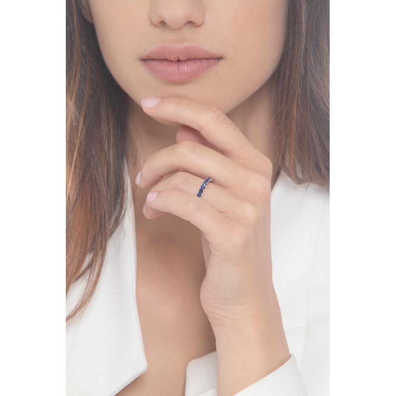 Anillo alianza oro blanco 18k con zafiros azules