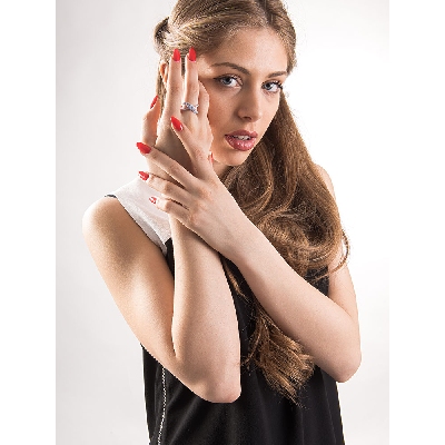 Anillo cruz en oro blanco 18k con diamantes