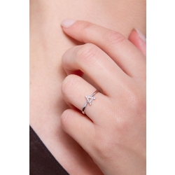 Anillo con letra A en oro blanco y diamantes 2
