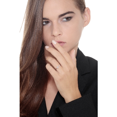 Anillo abierto en oro blanco 18k con estrella y diamantes