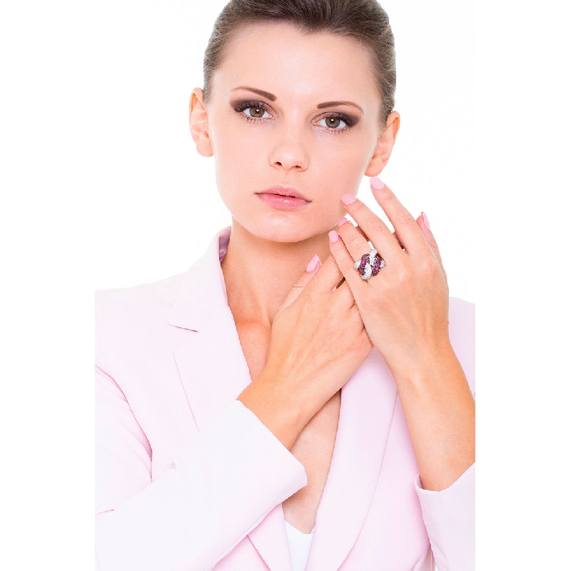 Anillo de eslabones cubanos oro blanco 18k con diamantes y rubíes