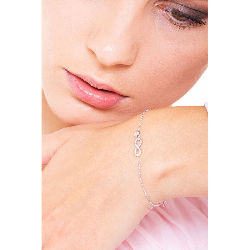 Pulsera de oro blanco 18k con infinito y diamantes  Pulsera de oro blanco 18k con infinito y diamantes