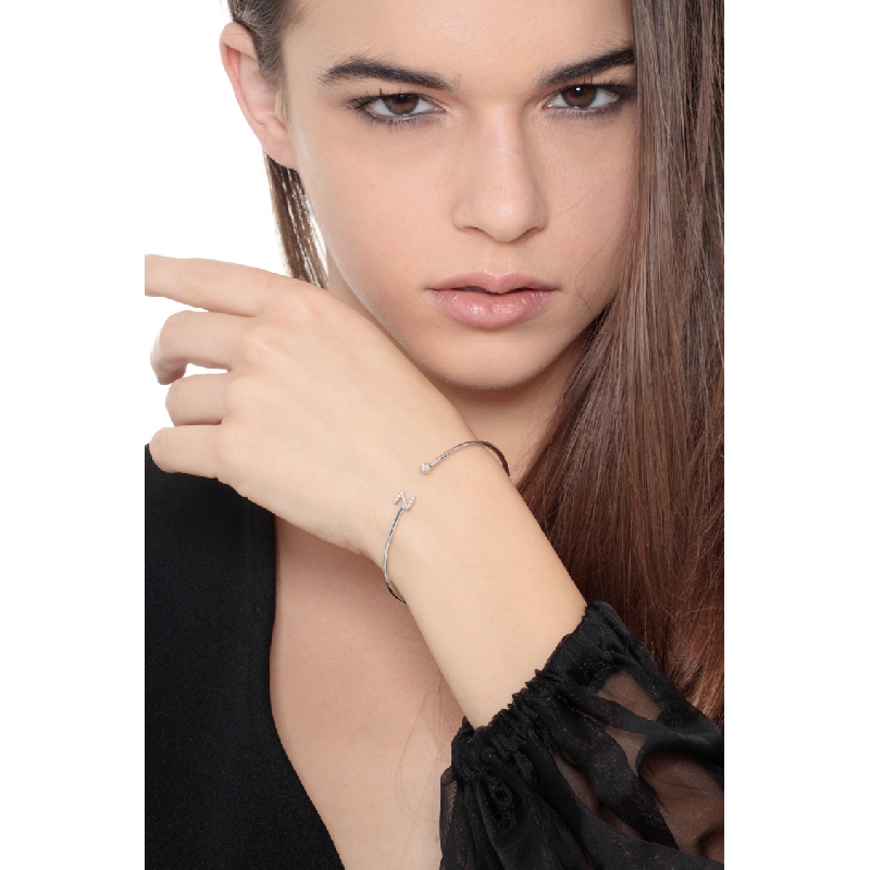 Pulsera rígida en oro blanco 18k con letra Z Pulsera rígida en oro blanco 18k con letra Z
