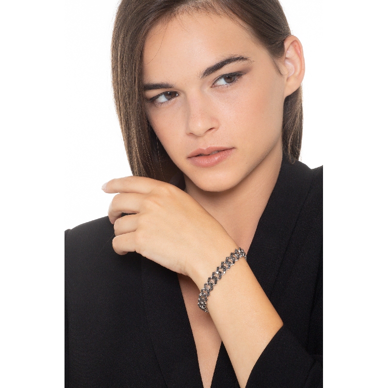 Pulsera cubana de oro blanco 18k con diamantes negros. Puntas brunidas. Pulsera cubana de oro blanco 18k con diamantes negros. Puntas brunidas.