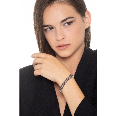 Pulsera cubana de oro blanco 18k con diamantes negros. Puntas brunidas.