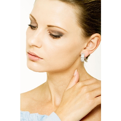 Aros en Oro Blanco 18k con Tres Filas de Diamantes ct. 2,60