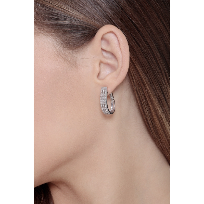 Pendientes ovalados en oro blanco de 18k con triple fila de diamantes  Pendientes ovalados en oro blanco de 18k con triple fila de diamantes