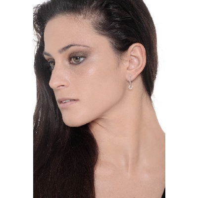 Colgante con letra inicial U en oro y diamantes ct 0.15 ct