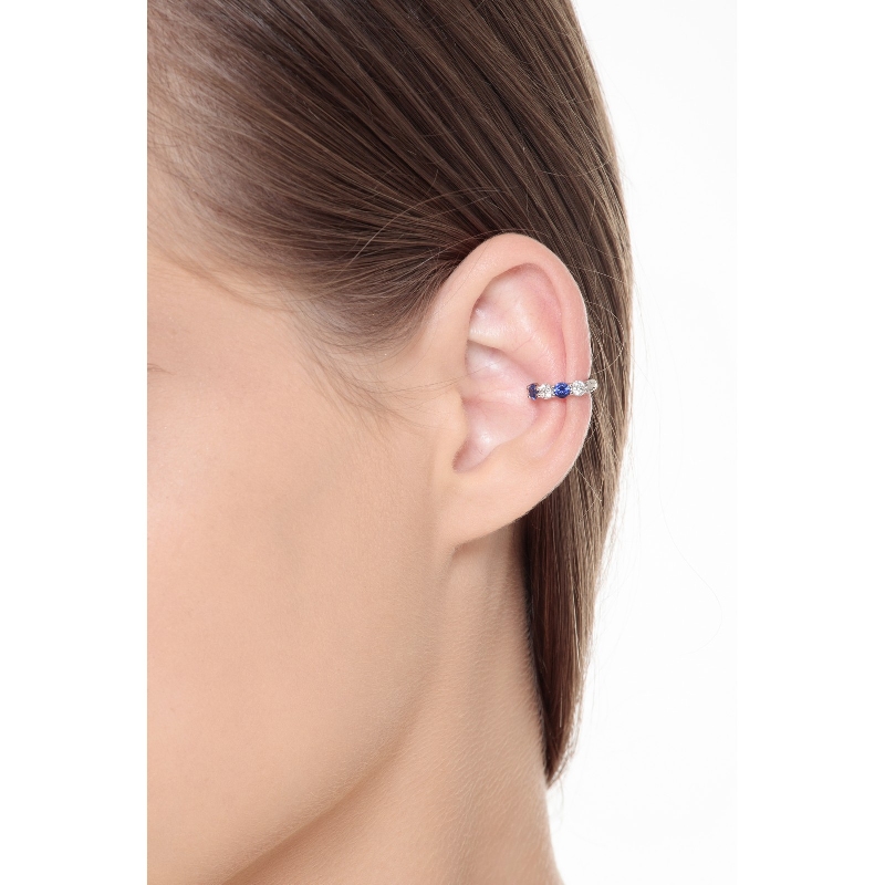 Ear cuff en oro blanco 18 ct con diamantes y zafiros azules  Ear cuff en oro blanco 18 ct con diamantes y zafiros azules