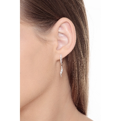 Pendientes en oro blanco en forma de rayo