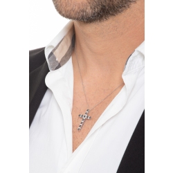 Colgante cruz oro blanco 18k y diamantes blancos y negros alternados 2