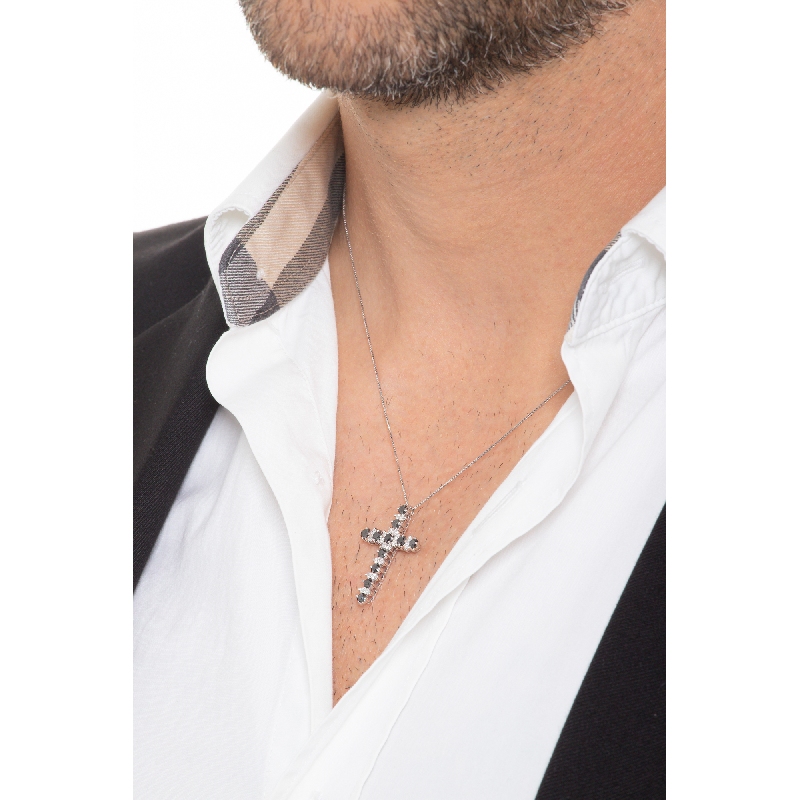Colgante cruz oro blanco 18k y diamantes blancos y negros alternados