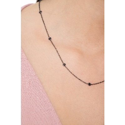 Cadena en oro brunido 18k adornada con 9 diamantes negros 