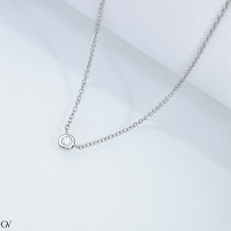 Collar en oro blanco con un diamante 0,05 ct
