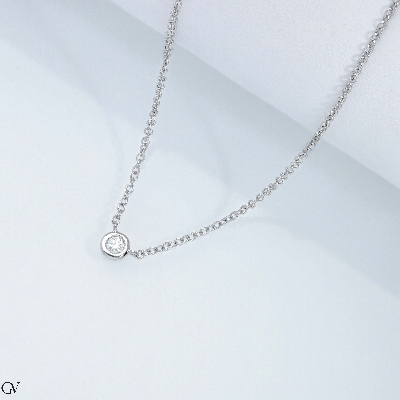 Collar en oro blanco con un diamante 0,05 ct