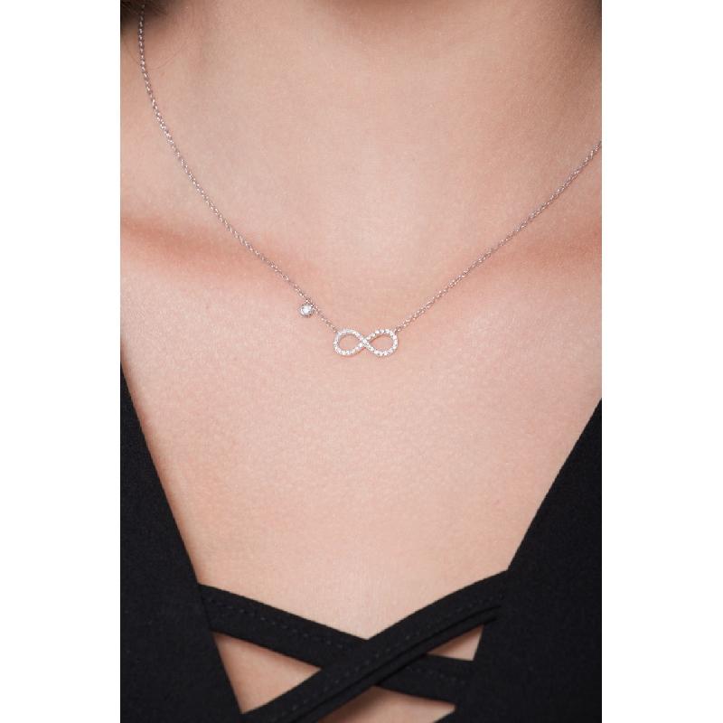 Collar infinito de oro blanco 18k con diamantes Collar infinito de oro blanco 18k con diamantes