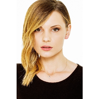 Collar en oro blanco 18k con bolas y colgante pavé redondo con diamantes 