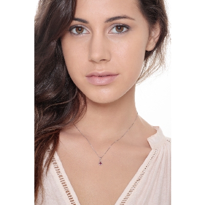 Collar en oro blanco 18k con cadena con rubi