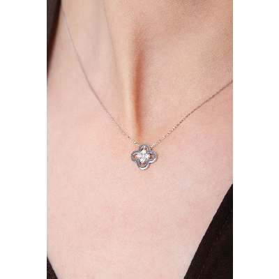 Collar Oro Blanco 18k con diamantes y cruz