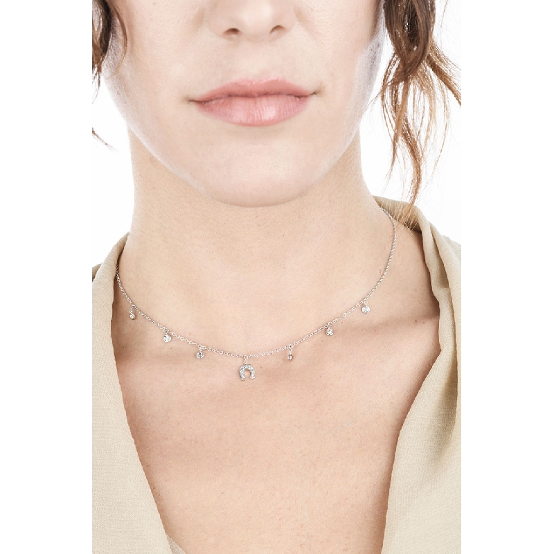 Collar en oro blanco de 18 quilates con colgante herradura y diamantes  Collar en oro blanco de 18 quilates con colgante herradura y diamantes