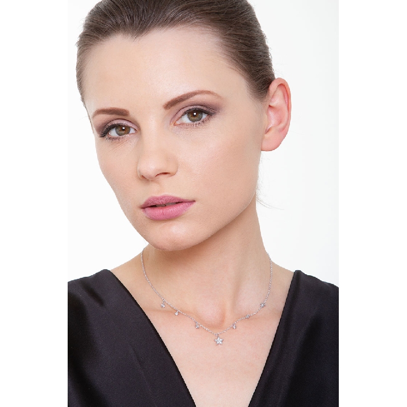 Collar oro blanco 18k con estrella central con diamantes