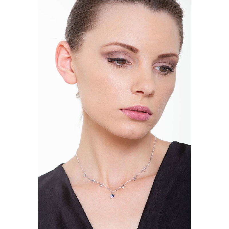 Collar con colgante estrella y detalles de diamantes Oro Blanco 18k