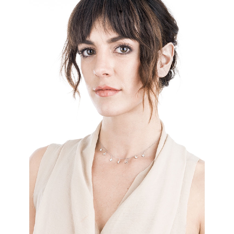 Collar en oro blanco 18k con dijes simbólicos y diamantes Collar en oro blanco 18k con dijes simbólicos y diamantes