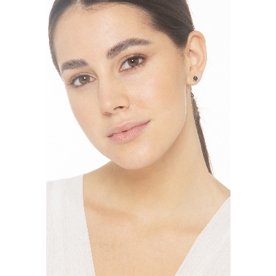 Pendiente individual en oro blanco de 18 quilates con diamantes negros