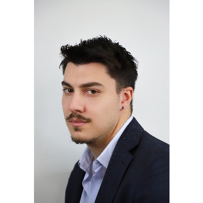 Mono pendiente hombre en oro blanco 18k con diamantes negros